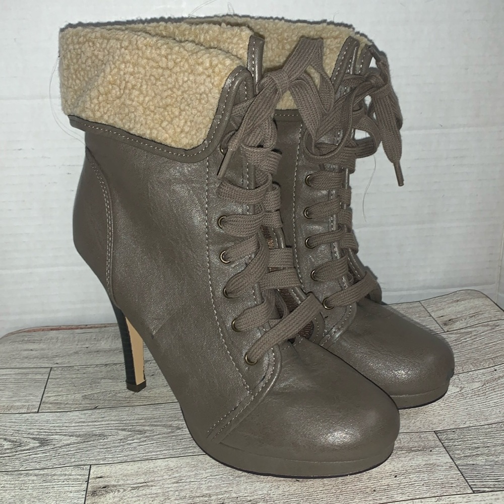 Madden Girl Fuzzy Band high Heel Boot size 7 1/2